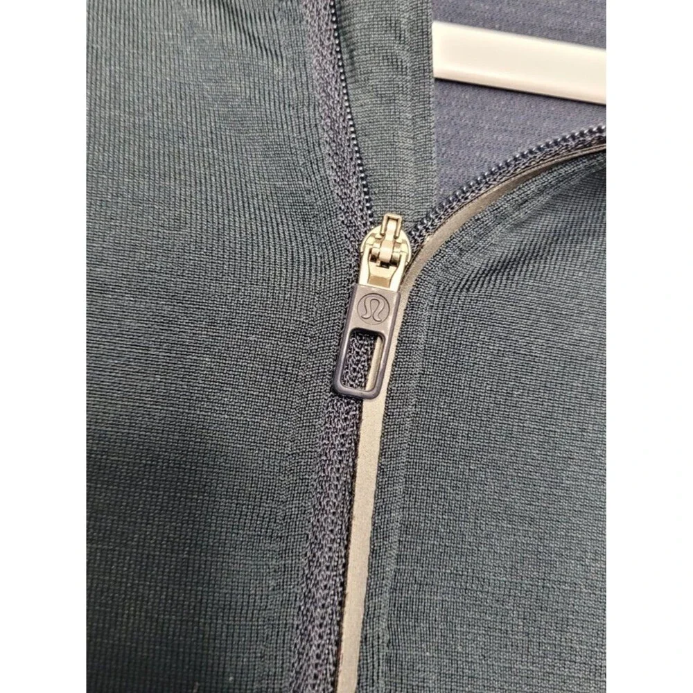 Lululemon dark blue Vent Tech 1/2 Zip Men's Pullover long sleeve